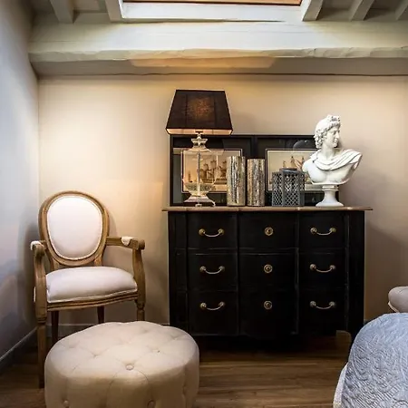 Casa Laura, Unwind Yourself On A Luxury Terrace In Town Apartment Lucca