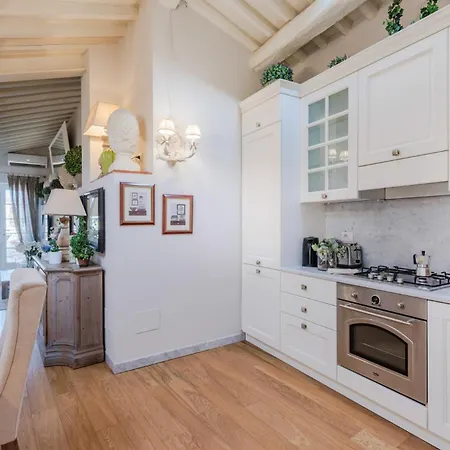 Apartment Casa Laura, Unwind Yourself On A Luxury Terrace In Town