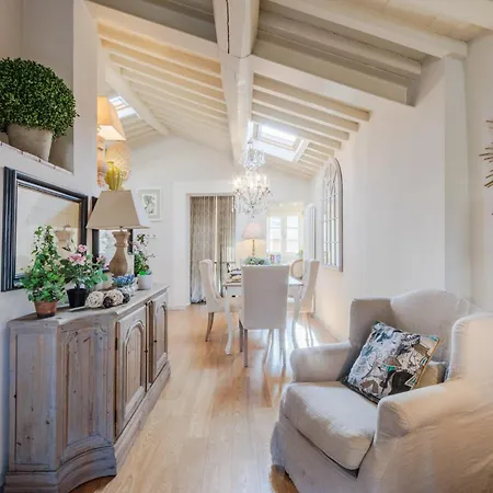 Casa Laura, Unwind Yourself On A Luxury Terrace In Town