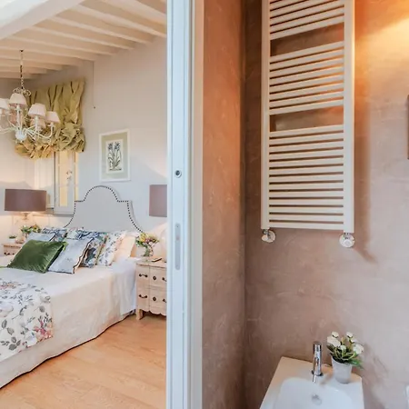 Apartment Casa Laura, Unwind Yourself On A Luxury Terrace In Town