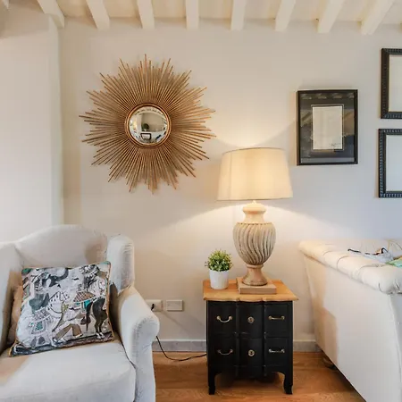 Apartment Casa Laura, Unwind Yourself On A Luxury Terrace In Town